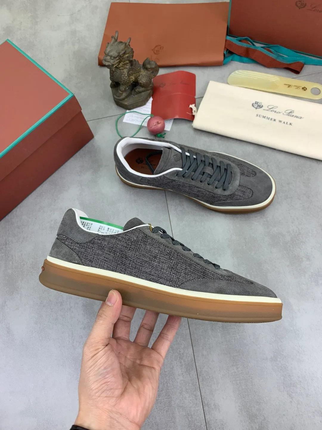 Men's Men's Shoes 💰P560 New Style 💰 The latest casual shoes Loro Piana 💯 Top grade 💯 Buy the original copy 💯 Founded the existing Loro Piana company on April 24, 1924. It is now the sixth generation of family business, providing the best quality products to customers who are discerning about taste and quality. Imported original fly woven fabrics with cowhide fabrics, plain calfskin lining, hand-stitched threads with cowhide feet, original packaging, high-end outsole, size: 38-45 (custom-made for 46), 7️⃣ colors available